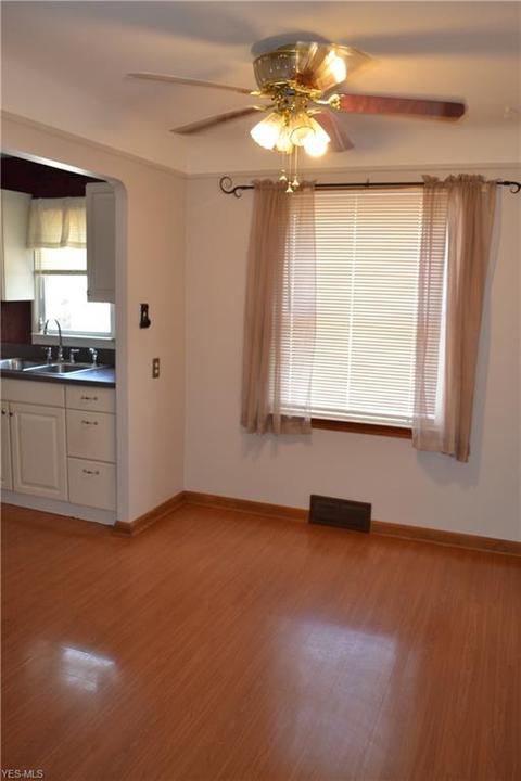 2906 Marmore, Parma, OH 44134 photo 9