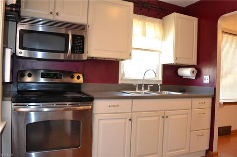2906 Marmore, Parma, OH 44134 photo 12
