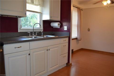 2906 Marmore, Parma, OH 44134 photo 8