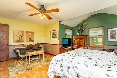 228 Crestview Dr, Elyria, OH 44035 photo 17