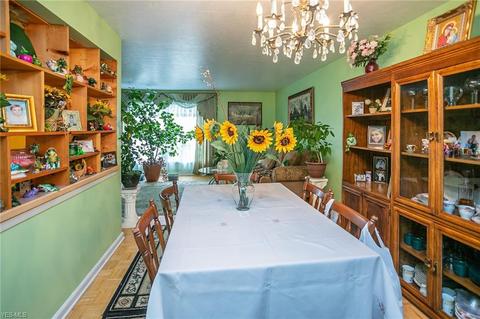 7060 E Parkview Dr, Parma, OH 44134 photo 8