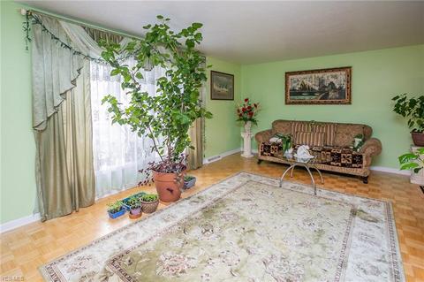 7060 E Parkview Dr, Parma, OH 44134 photo 3