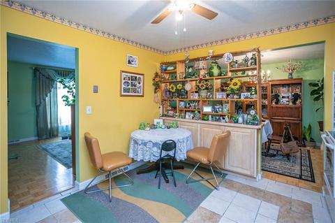 7060 E Parkview Dr, Parma, OH 44134 photo 9