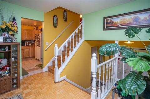 7060 E Parkview Dr, Parma, OH 44134 photo 17