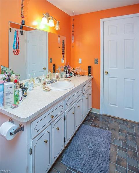 7060 E Parkview Dr, Parma, OH 44134 photo 23