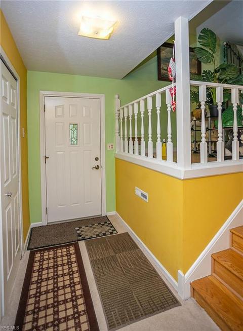 7060 E Parkview Dr, Parma, OH 44134 photo 5