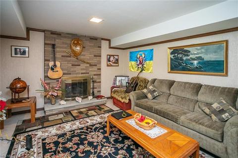 7060 E Parkview Dr, Parma, OH 44134 photo 14