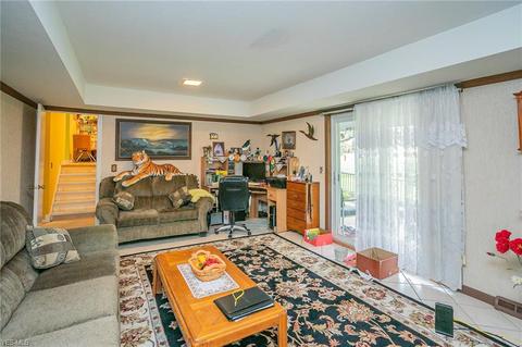 7060 E Parkview Dr, Parma, OH 44134 photo 16