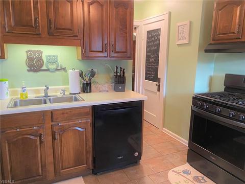 910 Race St, Dover, OH 44622 photo 6
