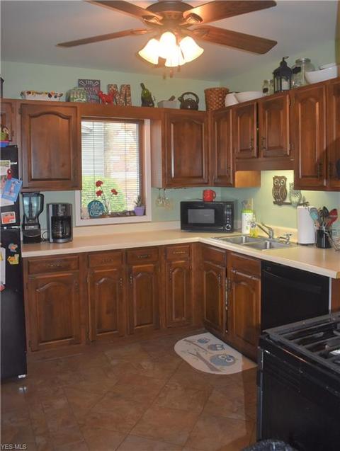 910 Race St, Dover, OH 44622 photo 5