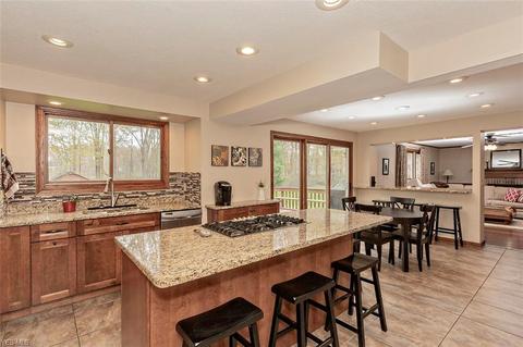 34453 Bramble Ln, Solon, OH 44139 photo 4