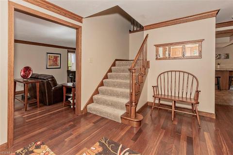 34453 Bramble Ln, Solon, OH 44139 photo 2