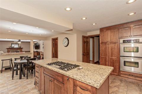 34453 Bramble Ln, Solon, OH 44139 photo 5