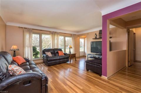 740 Cherry Ln, Seven Hills, OH 44131 photo 6