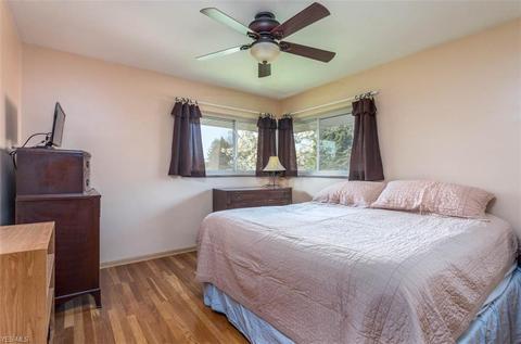 740 Cherry Ln, Seven Hills, OH 44131 photo 10