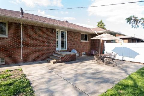 740 Cherry Ln, Seven Hills, OH 44131 photo 4