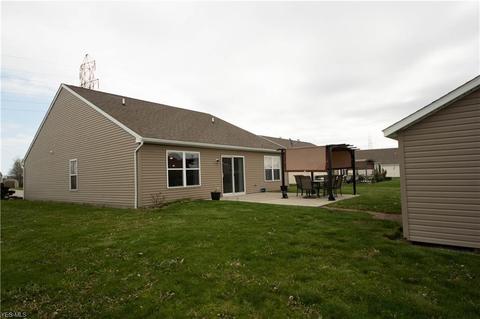 355 Springbrook Cir, Elyria, OH 44035 photo 6