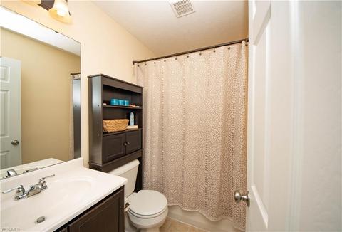 355 Springbrook Cir, Elyria, OH 44035 photo 23