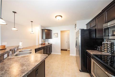 355 Springbrook Cir, Elyria, OH 44035 photo 13