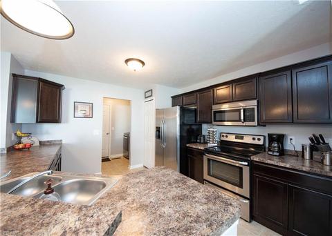 355 Springbrook Cir, Elyria, OH 44035 photo 11