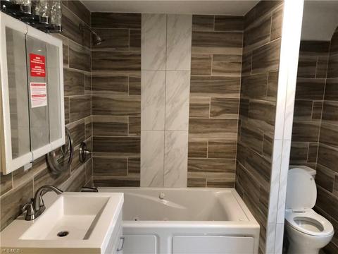 240 Forest Park Dr, Boardman, OH 44512 photo 2