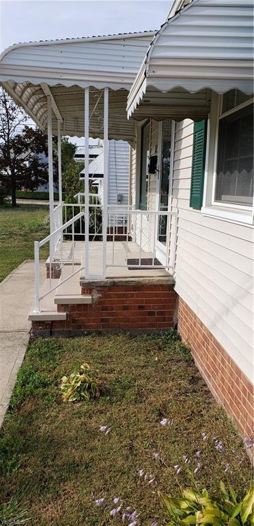 861 E 210th St, Euclid, OH 44119 photo 2