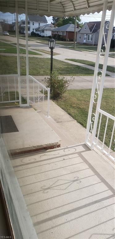 861 E 210th St, Euclid, OH 44119 photo 3