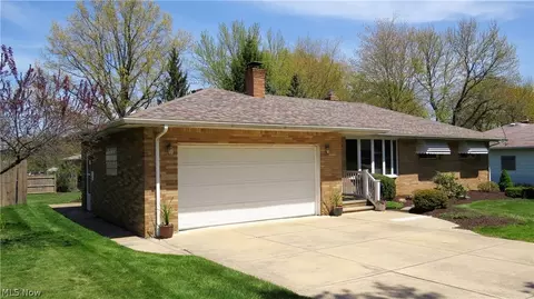 409 E Ridgewood Dr, Seven Hills, OH 44131 photo 3