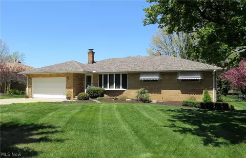 409 E Ridgewood Dr, Seven Hills, OH 44131 photo 2