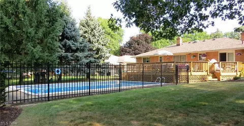 409 E Ridgewood Dr, Seven Hills, OH 44131 photo 6