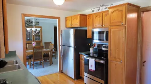409 E Ridgewood Dr, Seven Hills, OH 44131 photo 11