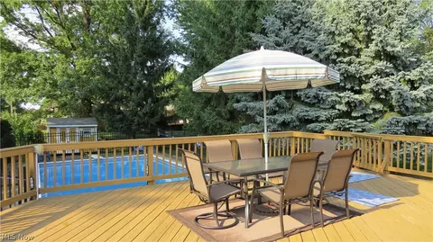 409 E Ridgewood Dr, Seven Hills, OH 44131 photo 9