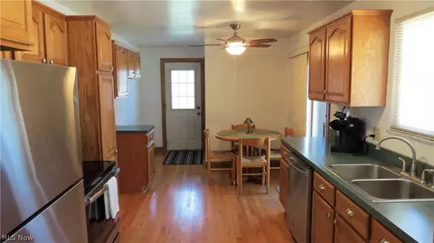 409 E Ridgewood Dr, Seven Hills, OH 44131 photo 10