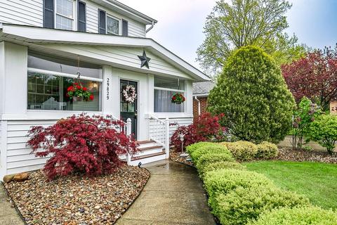 29829 Arthur Ave, Wickliffe, OH 44092 photo 2