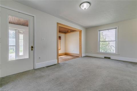 141 E Walnut Ave, Painesville, OH 44077 photo 5