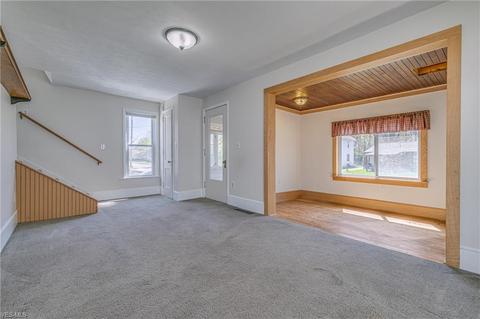 141 E Walnut Ave, Painesville, OH 44077 photo 4