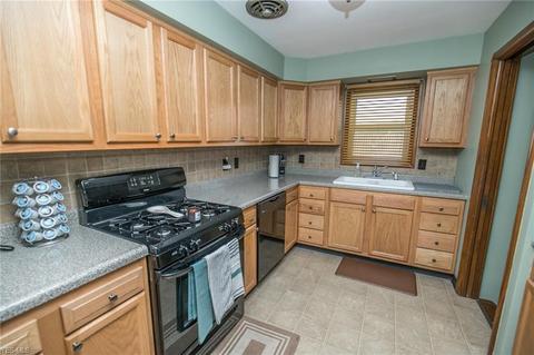 2861 Burden Dr, Parma, OH 44134 photo 12