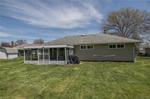 2861 Burden Dr, Parma, OH 44134 photo 4