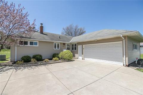 2861 Burden Dr, Parma, OH 44134 photo 2