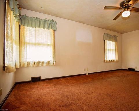 471 11th St, Elyria, OH 44035 photo 3
