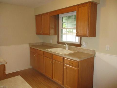 205 Boston Ave, Elyria, OH 44035 photo 8