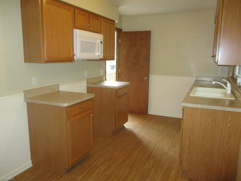 205 Boston Ave, Elyria, OH 44035 photo 5