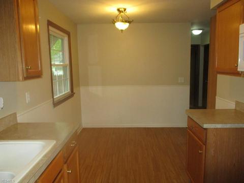 205 Boston Ave, Elyria, OH 44035 photo 9