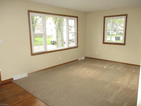 205 Boston Ave, Elyria, OH 44035 photo 2