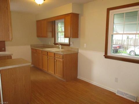 205 Boston Ave, Elyria, OH 44035 photo 7