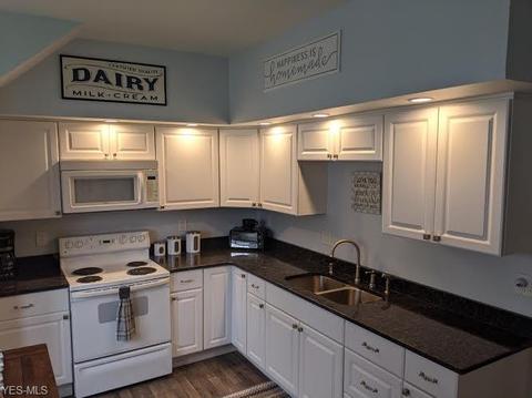 532 Park St, Willard, OH 44890 photo 2