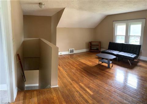 1712 Gulf Rd, Elyria, OH 44035 photo 3
