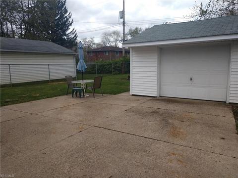 475 11th St, Elyria, OH 44035 photo 4