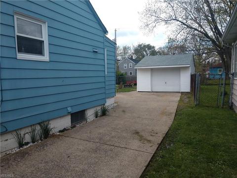 475 11th St, Elyria, OH 44035 photo 3
