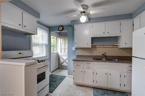 4133 Lyons Ave, Willoughby, OH 44094 photo 5